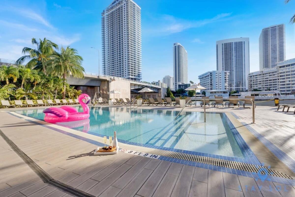 MODERN Resort BALCONY W VIEW Resort POOL Hallandale Beach Exterior foto