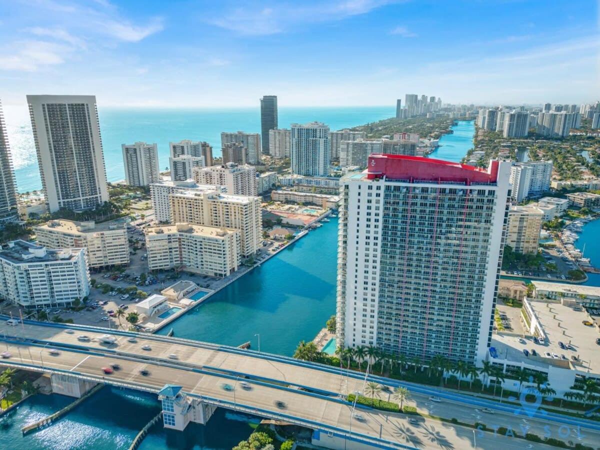 MODERN Resort BALCONY W VIEW Resort POOL Hallandale Beach Exterior foto