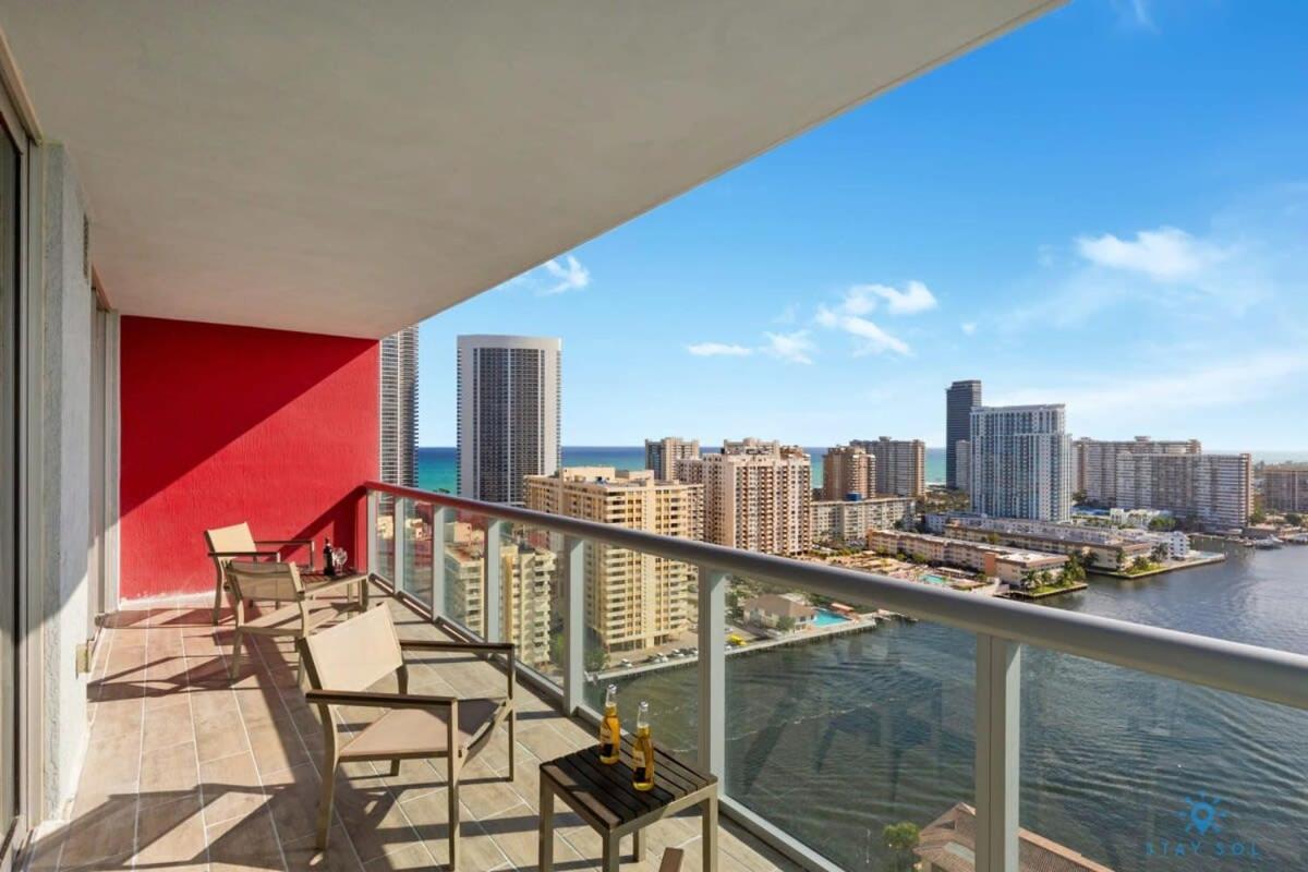 MODERN Resort BALCONY W VIEW Resort POOL Hallandale Beach Exterior foto