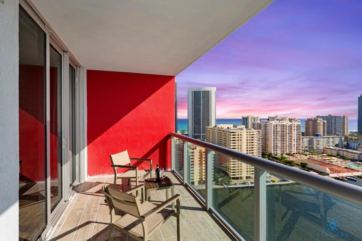 MODERN Resort BALCONY W VIEW Resort POOL Hallandale Beach Exterior foto