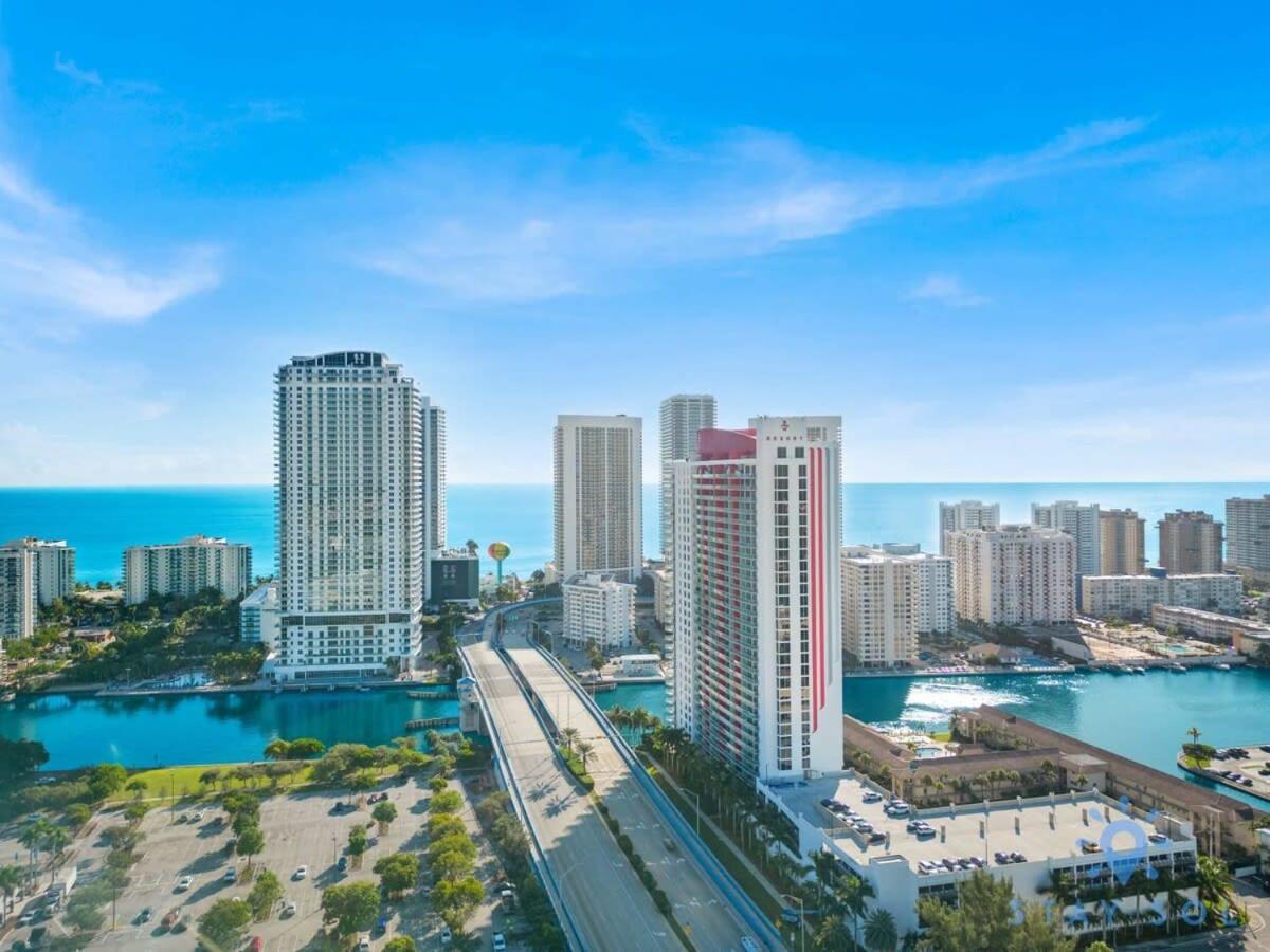 MODERN Resort BALCONY W VIEW Resort POOL Hallandale Beach Exterior foto