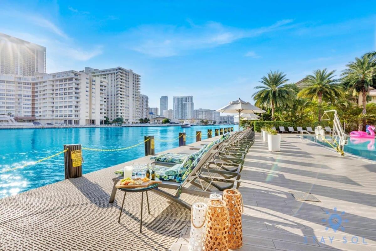 MODERN Resort BALCONY W VIEW Resort POOL Hallandale Beach Exterior foto